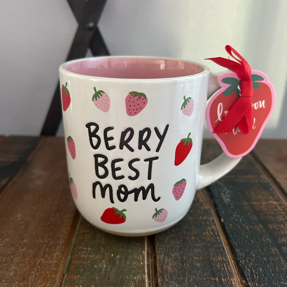 Dayna Lee By Eccolo BERRY BEST MOM Strawberry Mug STRAWBERRIES Mother’s Day NEW